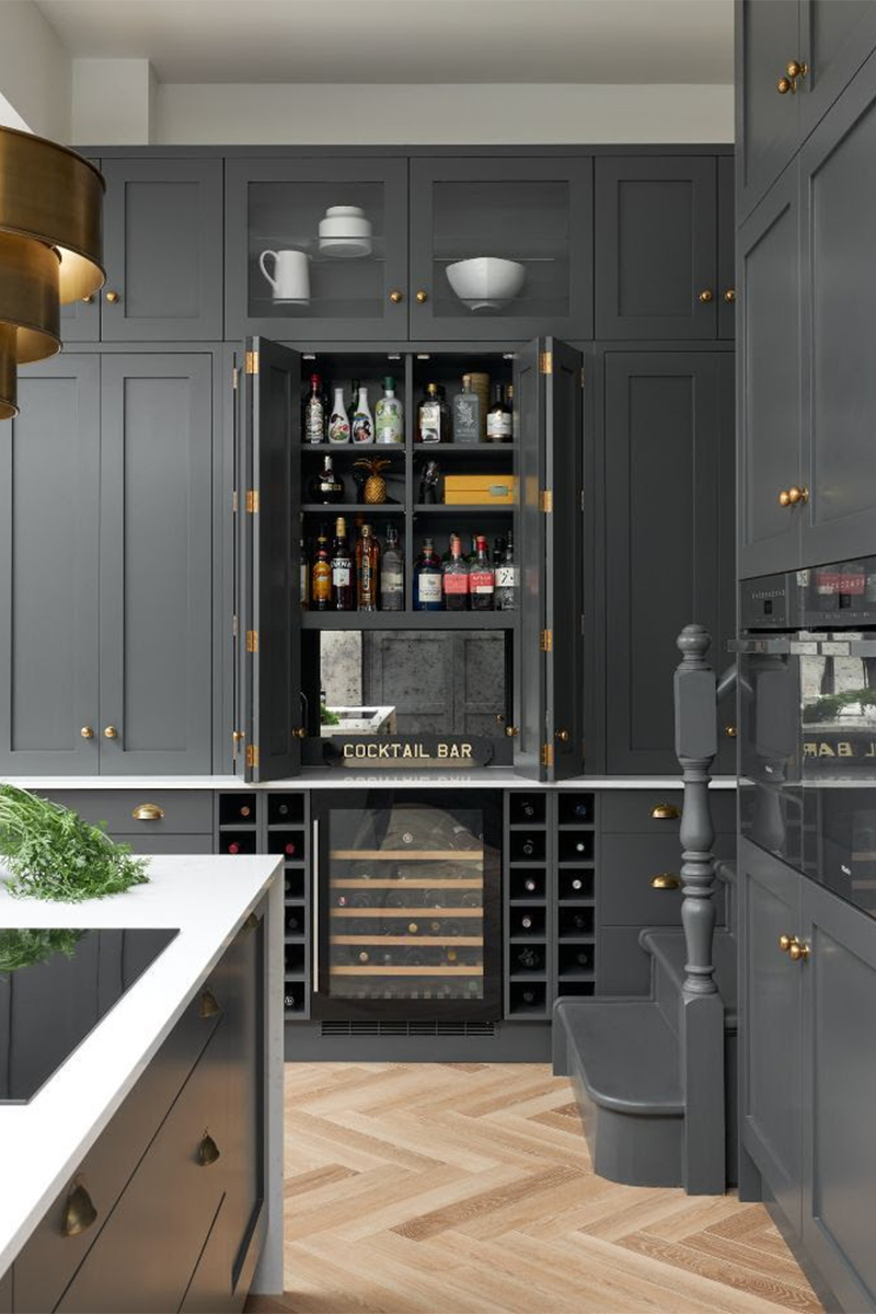 kitchen with Home bar 